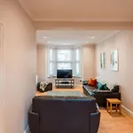 Spacious Home 3 Min From Station